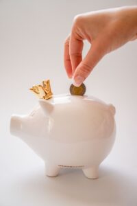 投資と貯金、どっちを選ぶべきか迷った時のポイントは？